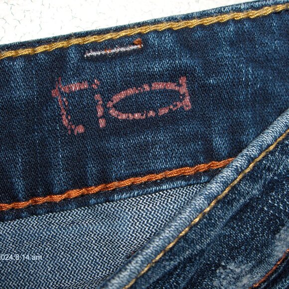 Silver Jeans, Tia, Measure 35"-38" Waist, 31" Inseam - Picture 3 of 9